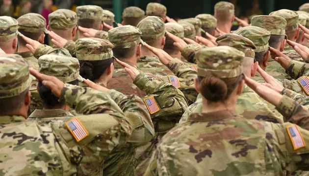 soldiers saluting